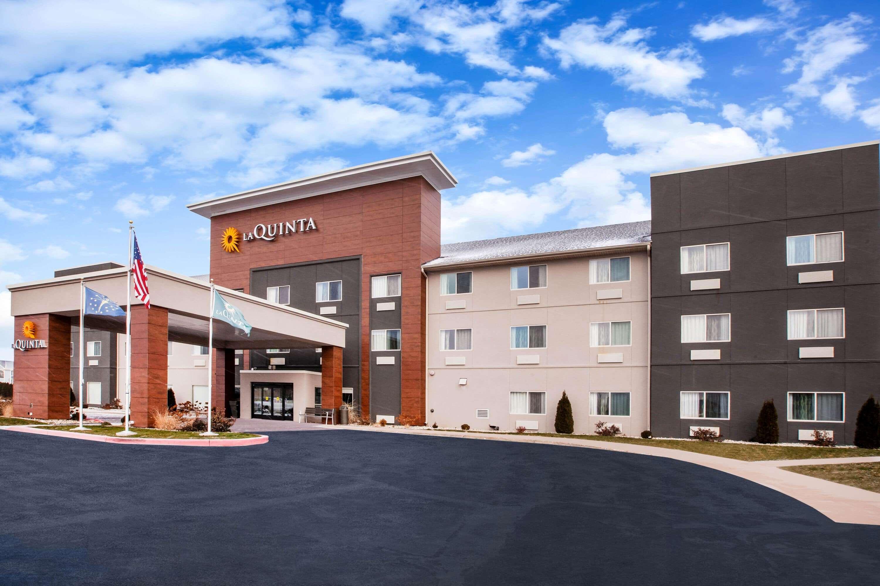 La Quinta Inn And Suites By Wyndham Elkhart Exterior photo